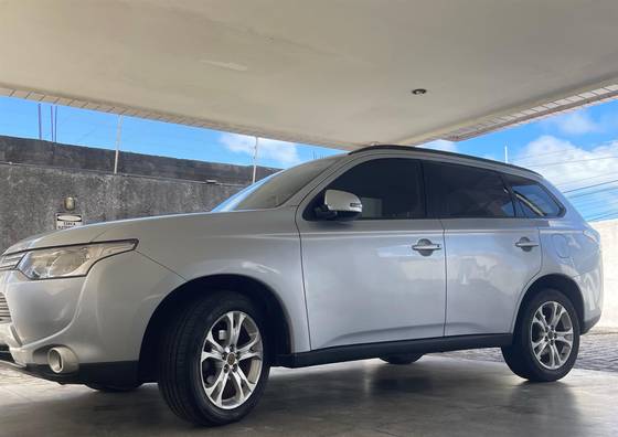 MITSUBISHI OUTLANDER 2.0 16V GASOLINA 4P AUTOMÁTICO MITSUBISHI OUTLANDER 2.0 16V GASOLINA 4P AUTOMÁTICO